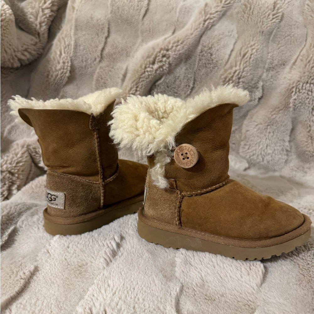 UGG little Kids Brown Shearling Boots size 8 toddler